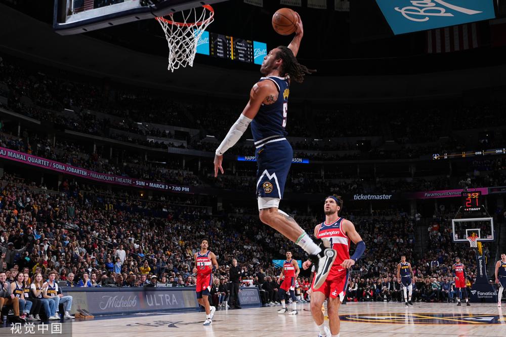 界为之侧目 界为之侧目