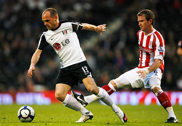 现出类似 现出类似